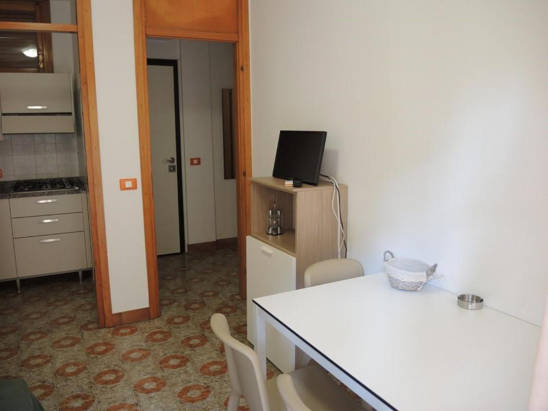 Spacious And Bright Flat Near The - Beahost